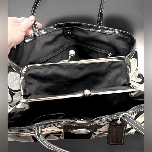 LIKE NEW COACH BAG - Picture 2 of 5